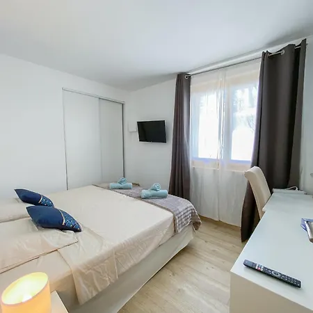 Maison De Village Climatisee Entre Beziers Et Narbonne Jusqu'a 5 Pers Villa *