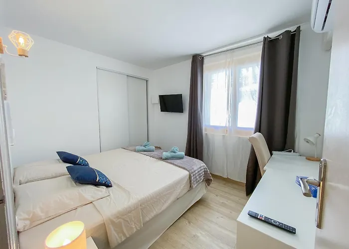 Maison De Village Climatisee Entre Beziers Et Narbonne Jusqu'a 5 Pers Βίλα *