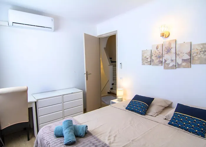 Maison De Village Climatisee Entre Beziers Et Narbonne Jusqu'a 5 Pers
