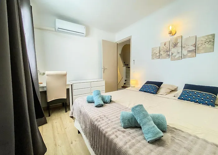 Maison De Village Climatisee Entre Beziers Et Narbonne Jusqu'a 5 Pers *